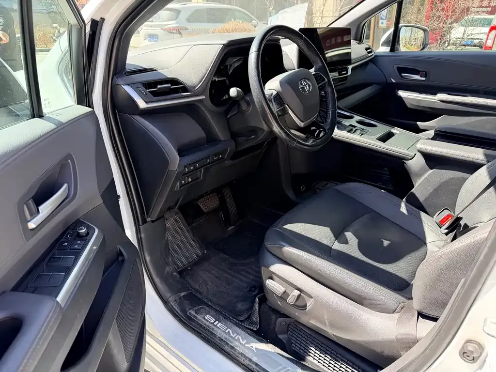 Toyota Sienna 2024 из CN, фото 7