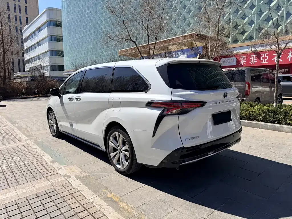 Toyota Sienna 2024 из CN, фото 5