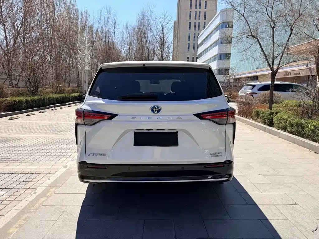 Toyota Sienna 2024 из CN, фото 4