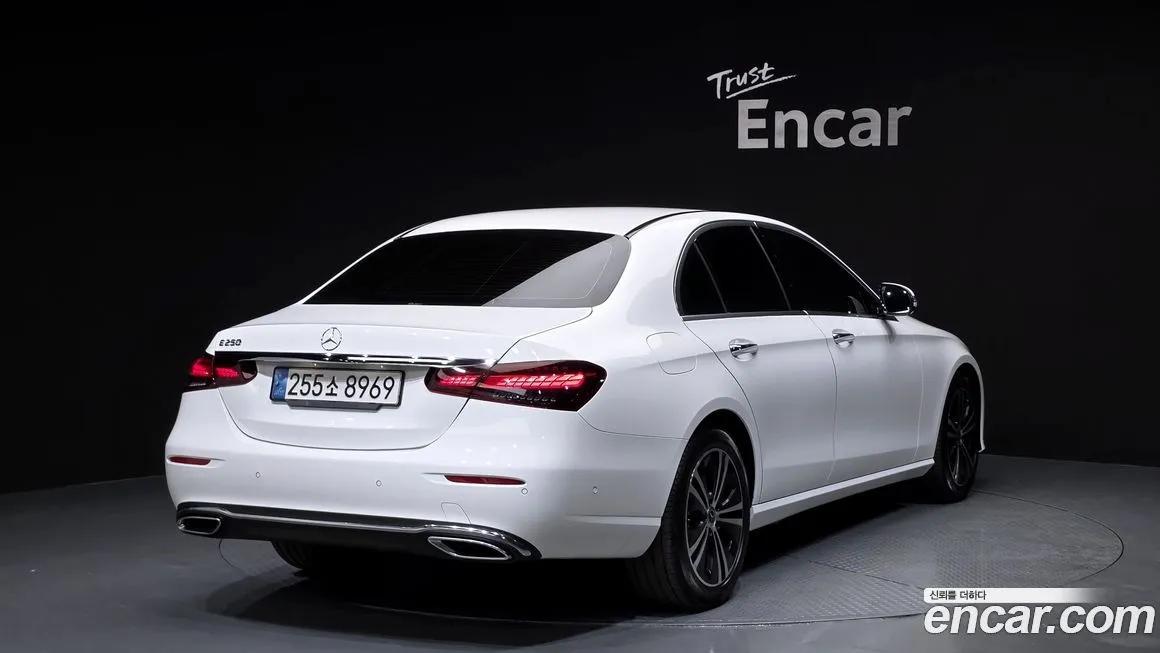 Mercedes-Benz E-Class — фото 3