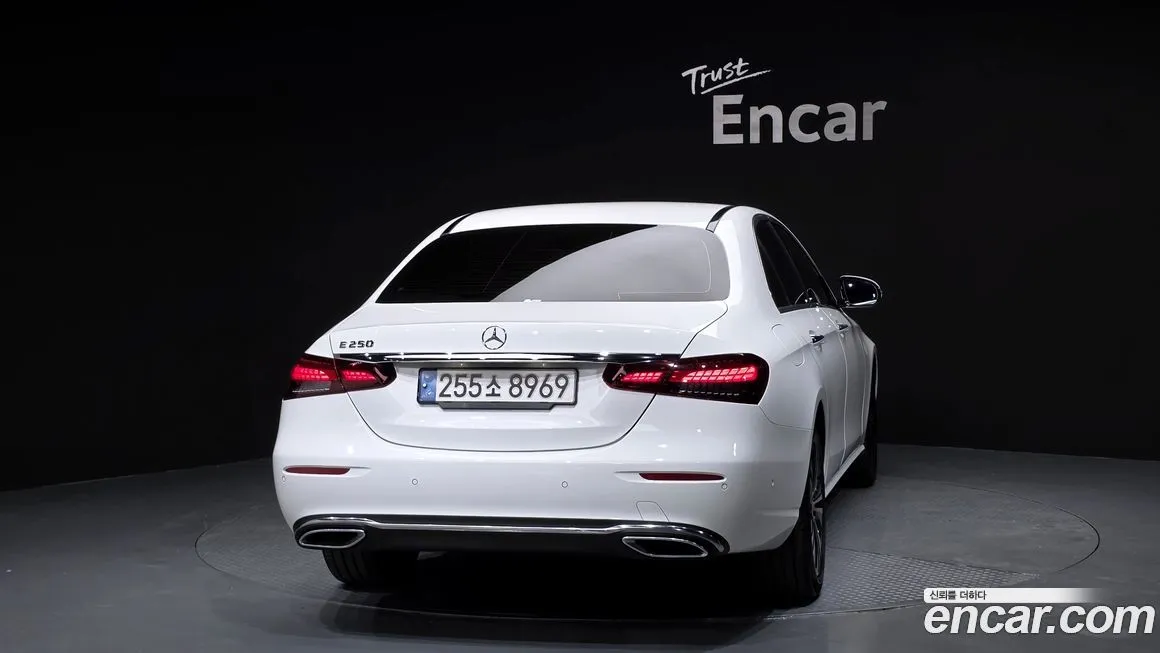 Mercedes-Benz E-Class — фото 6