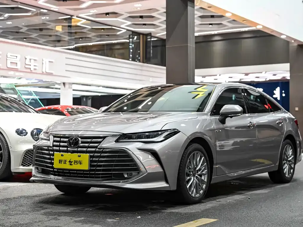 Toyota Avalon — фото 1