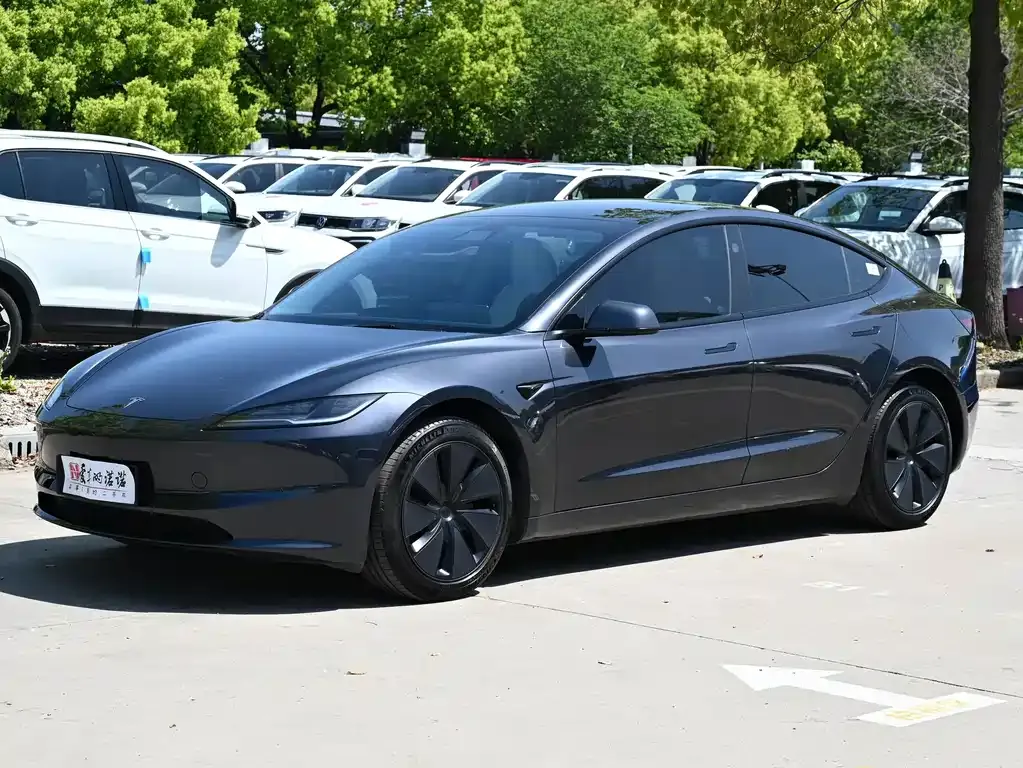 Tesla Model 3 — фото 1