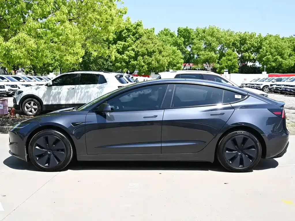 Tesla Model 3 — фото 9