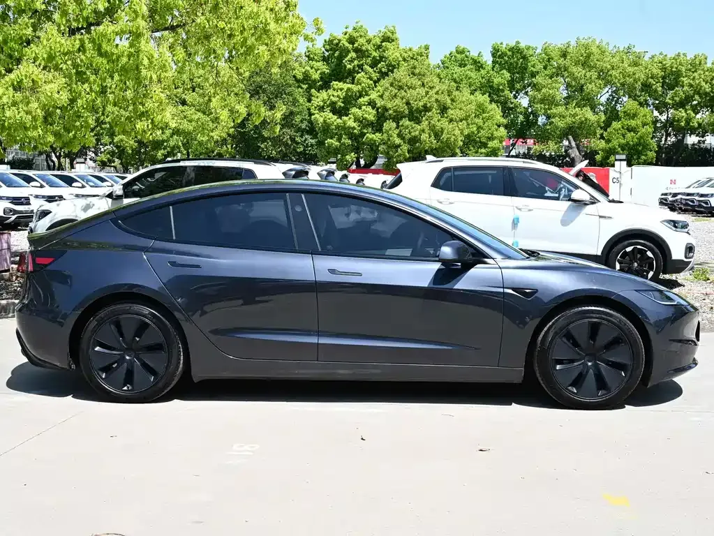 Tesla Model 3 — фото 4