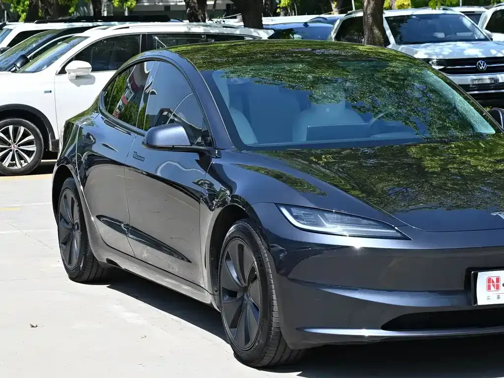 Tesla Model 3 — фото 7