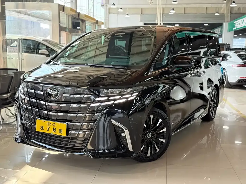 Toyota Alphard — фото 1