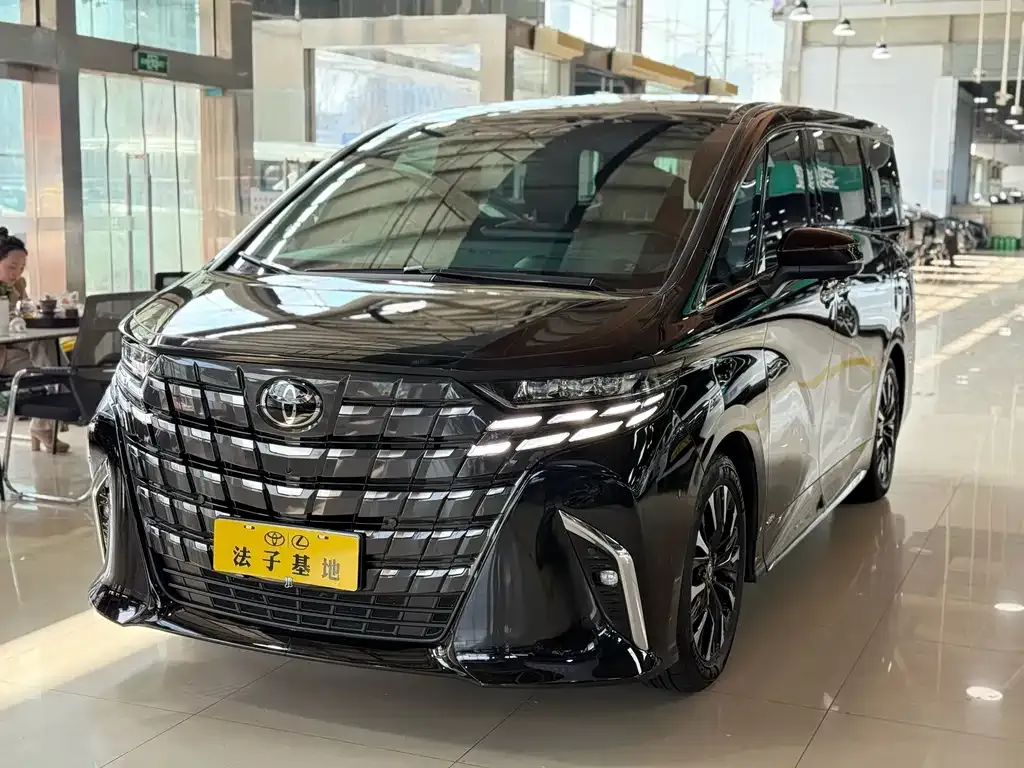 Toyota Alphard — фото 4