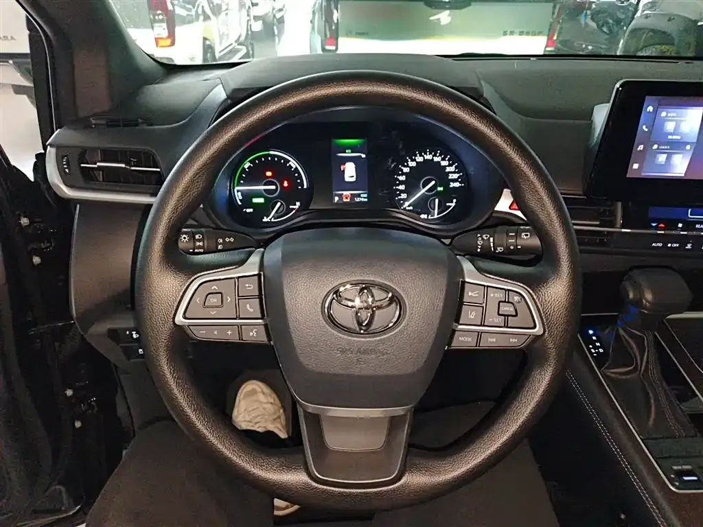 Toyota Granvia — фото 8