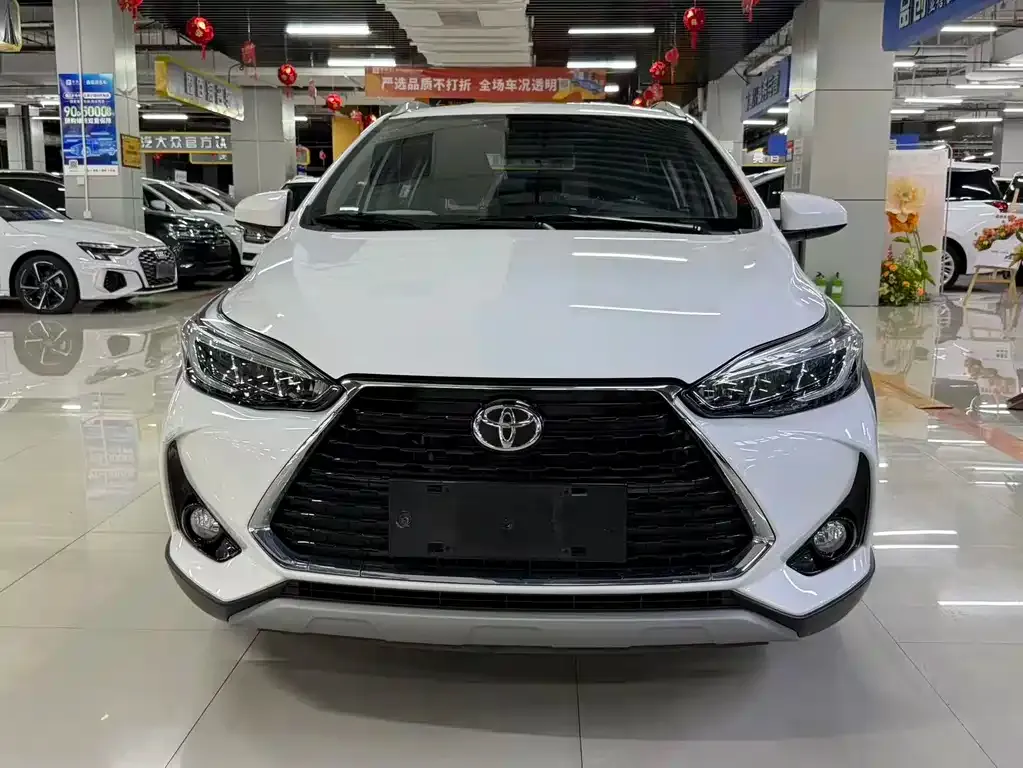 Toyota Yaris L — фото 4