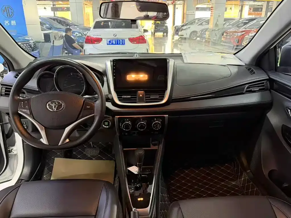 Toyota Yaris L — фото 8
