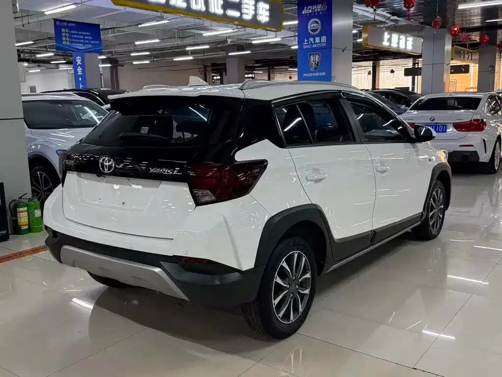 Toyota Yaris L — фото 6