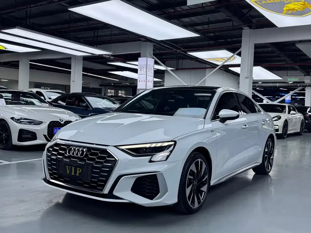 Audi A3 — фото 1