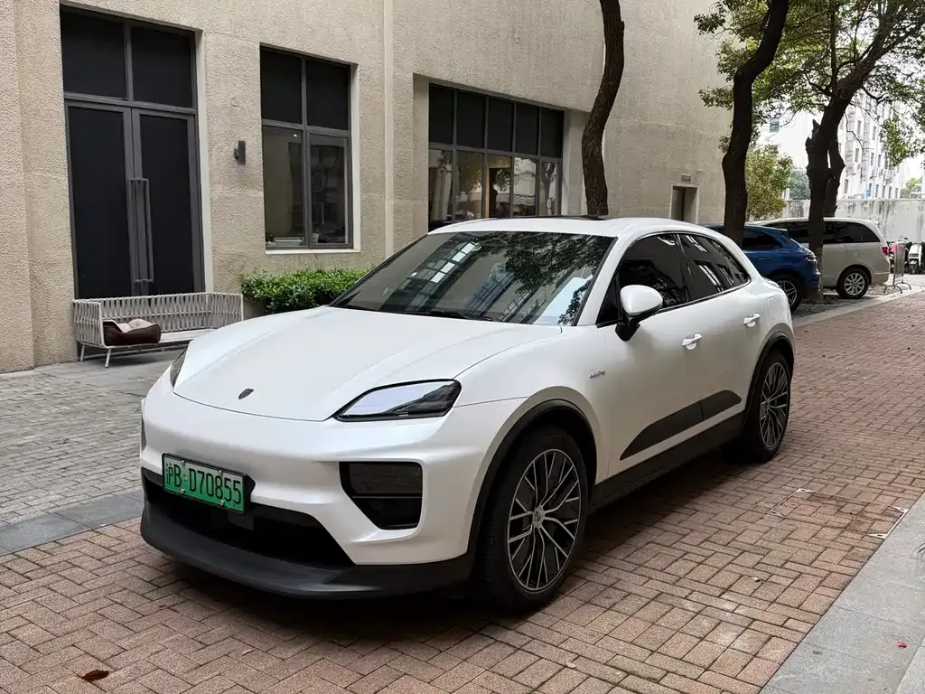 Porsche Macan EV