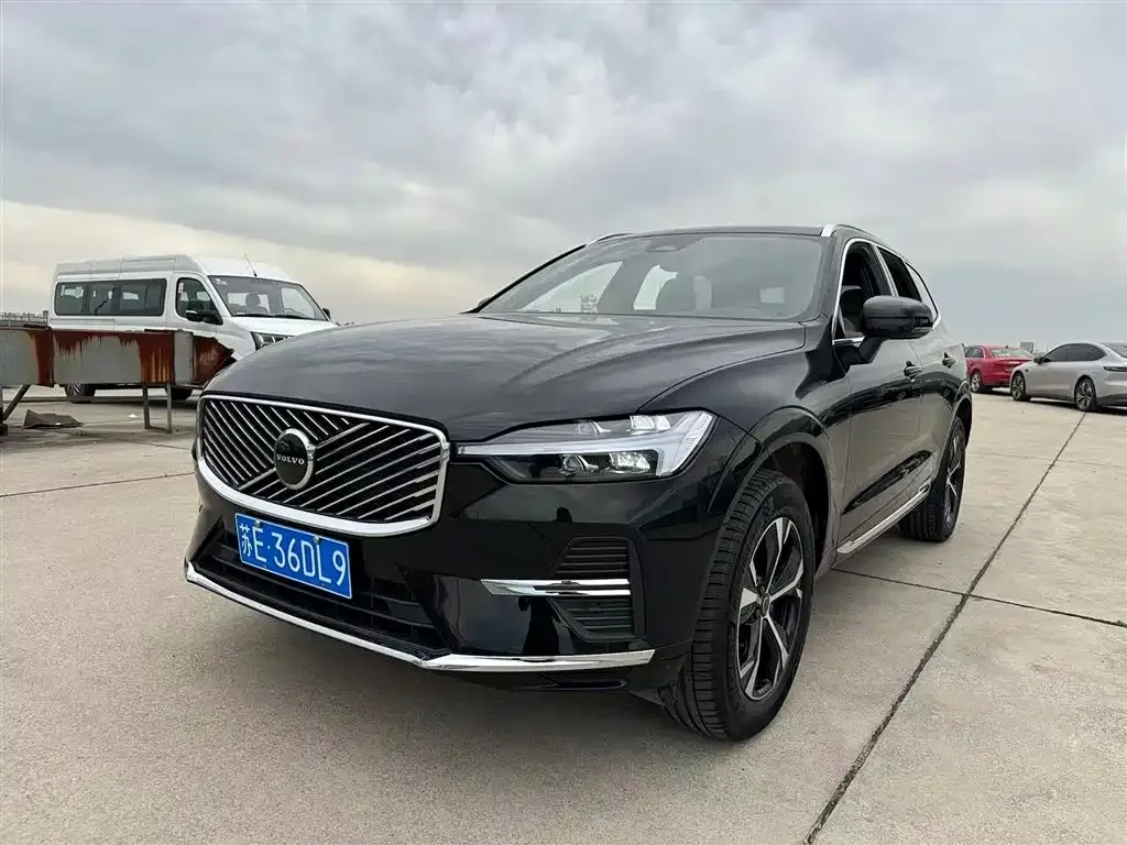 Volvo XC60 — фото 1