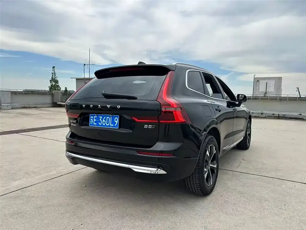 Volvo XC60 — фото 9