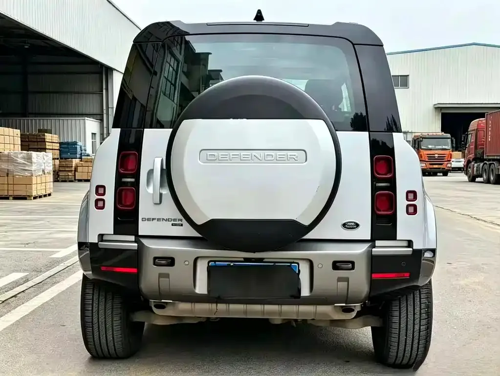 Land Rover Defender — фото 9
