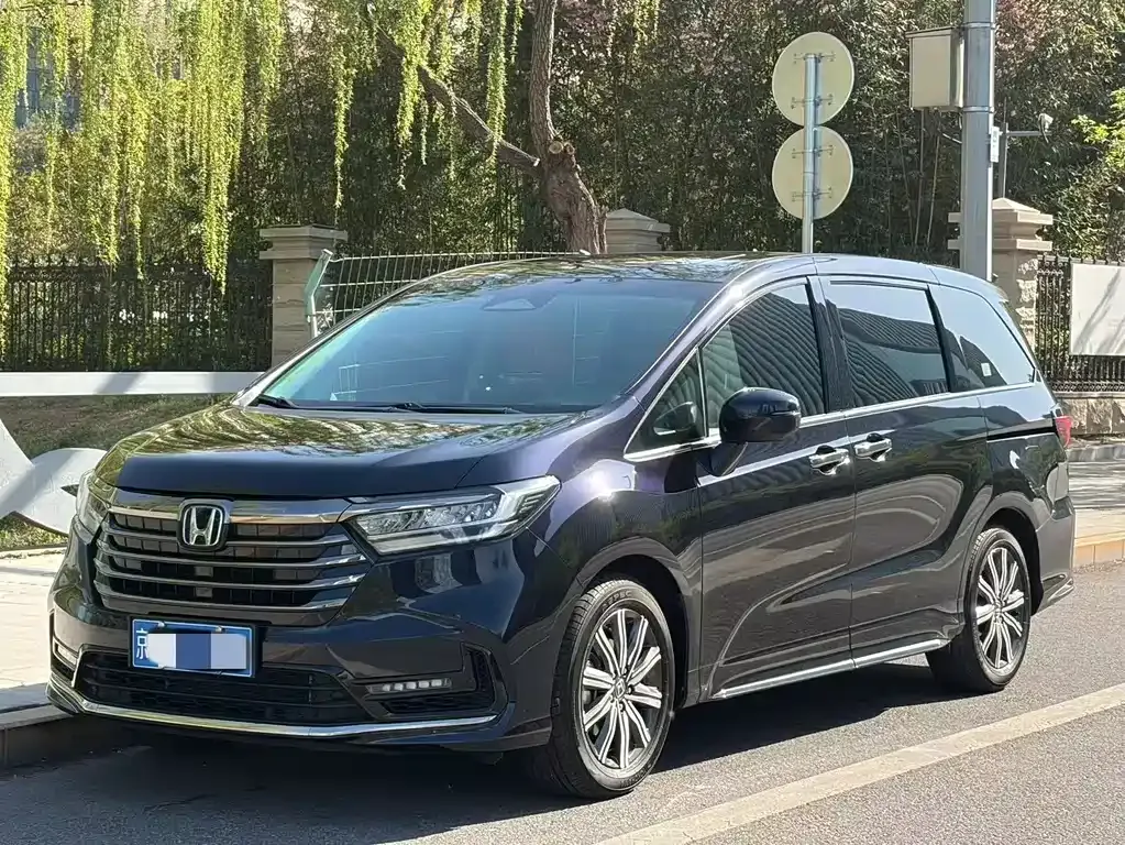 Honda Odyssey — фото 1