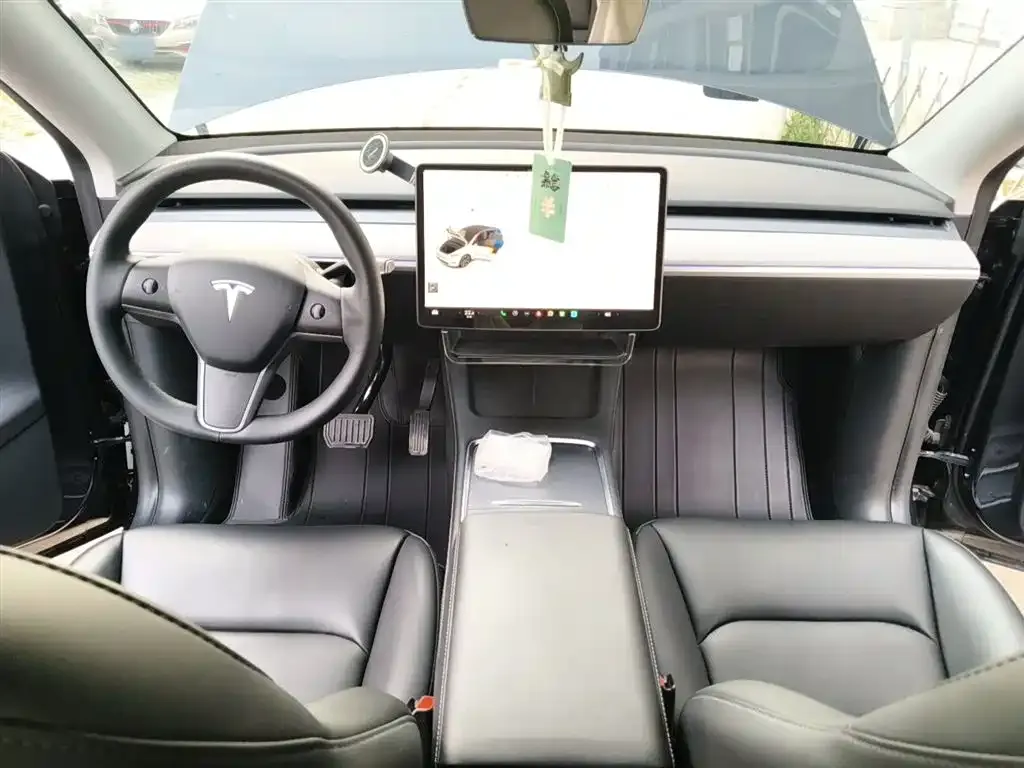 Tesla Model Y — фото 3