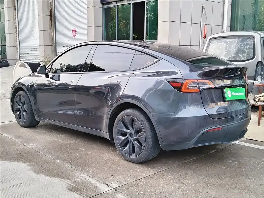 Tesla Model Y — фото 6