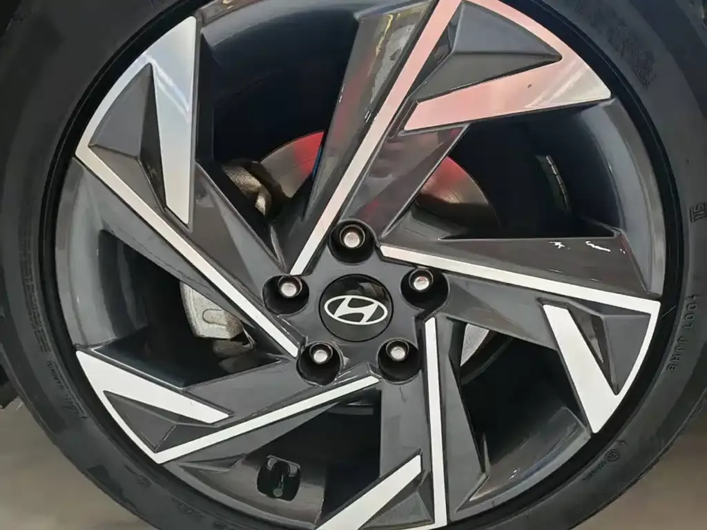 Hyundai Elantra — фото 10