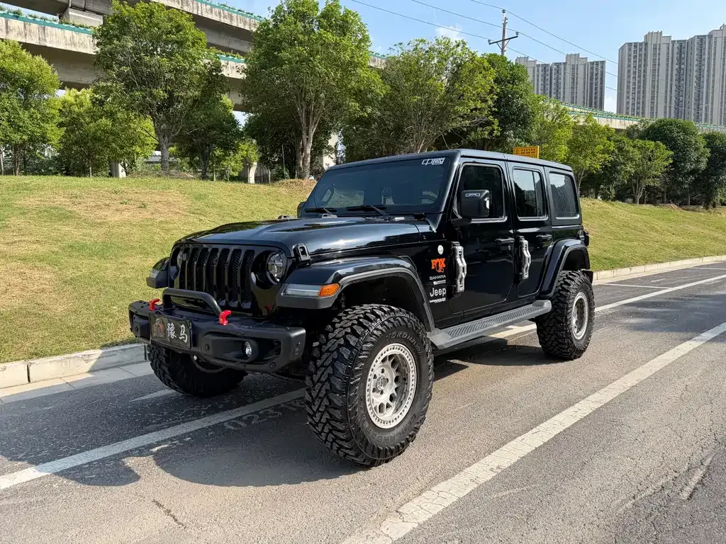 Jeep Wrangler — фото 1