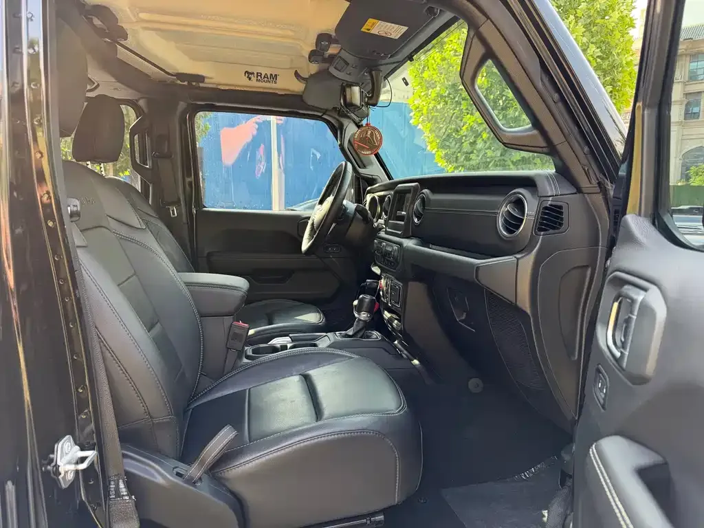 Jeep Wrangler — фото 5
