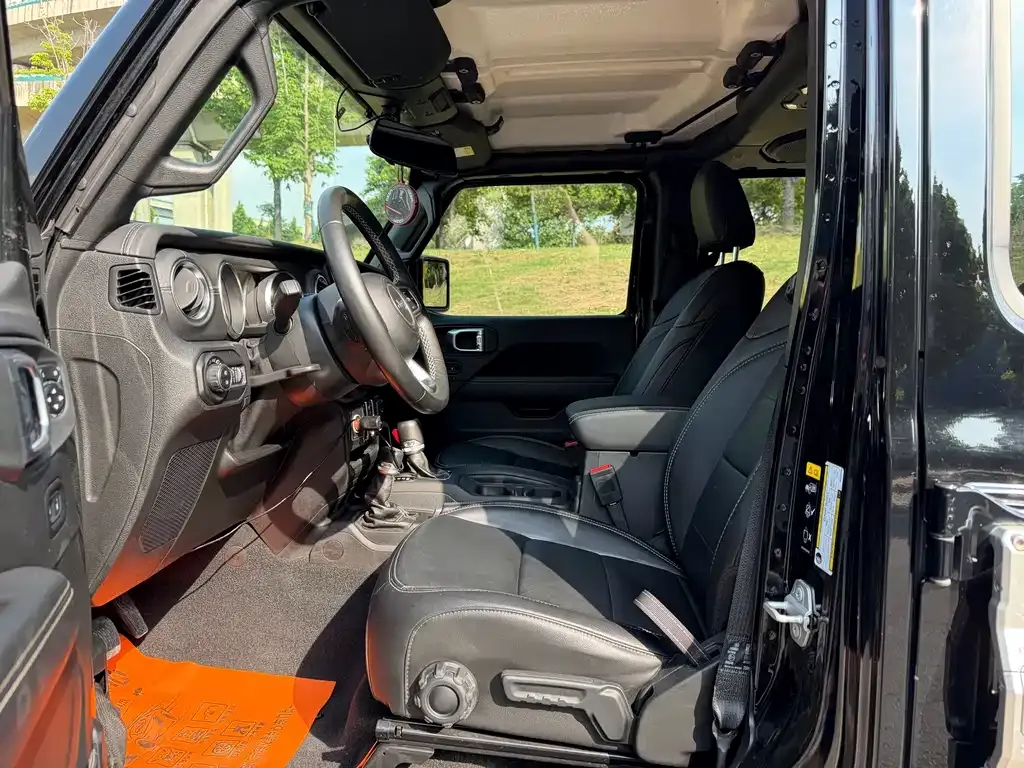 Jeep Wrangler — фото 4