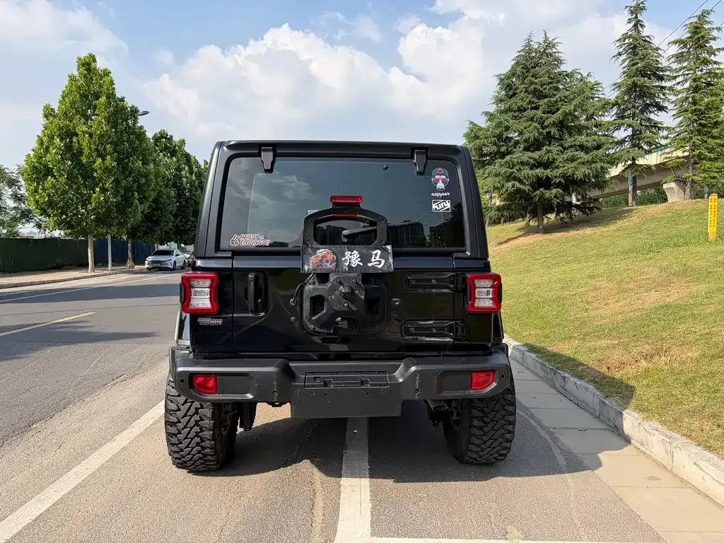 Jeep Wrangler — фото 9