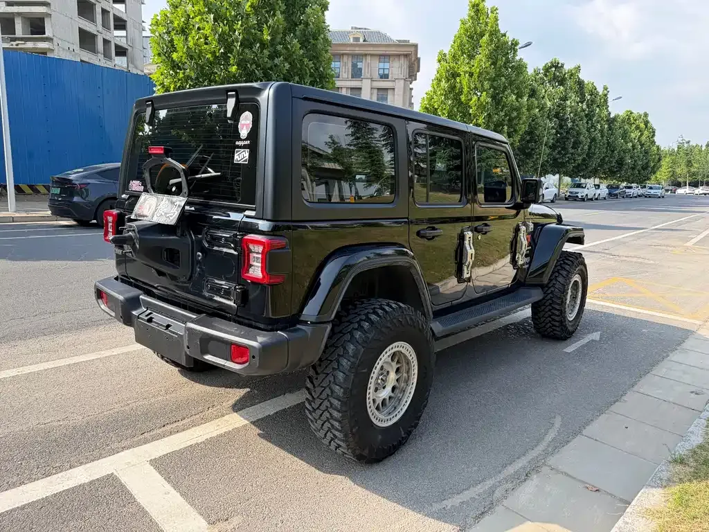 Jeep Wrangler — фото 10