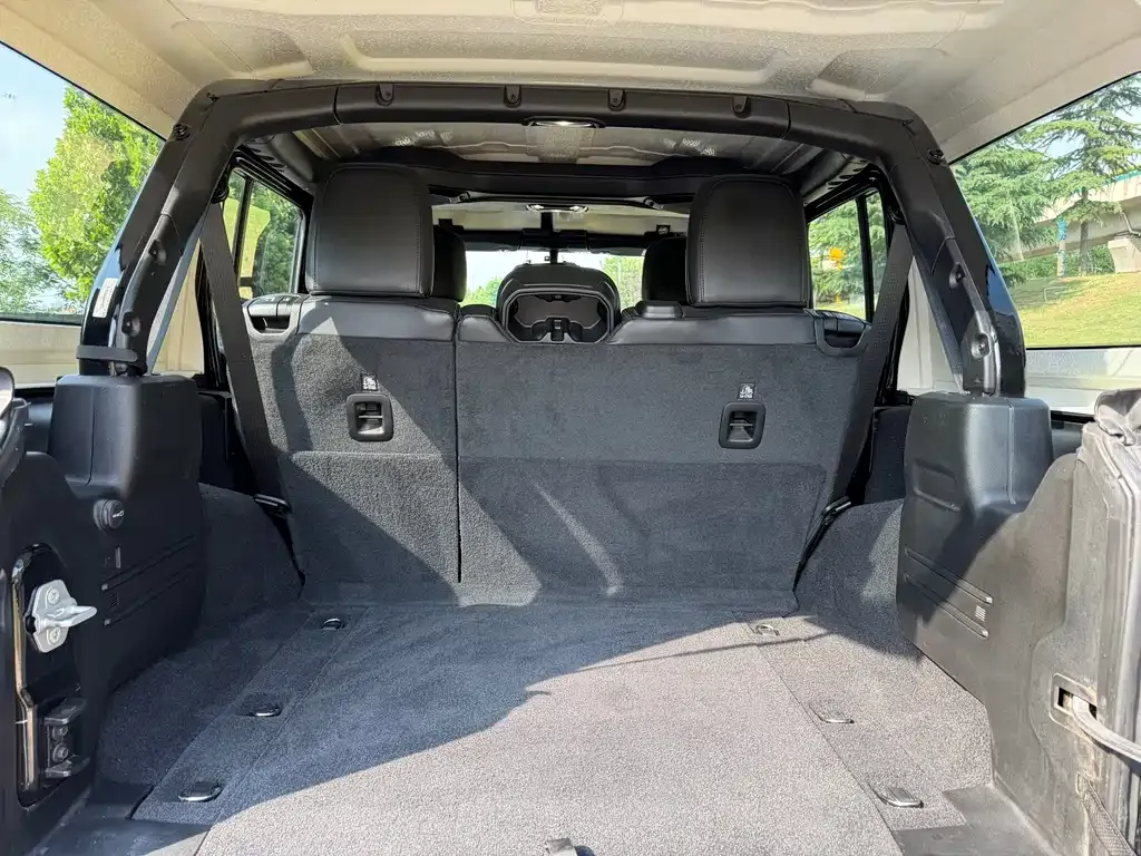 Jeep Wrangler — фото 7