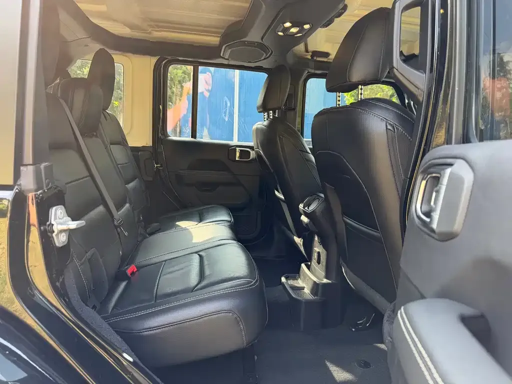 Jeep Wrangler — фото 2