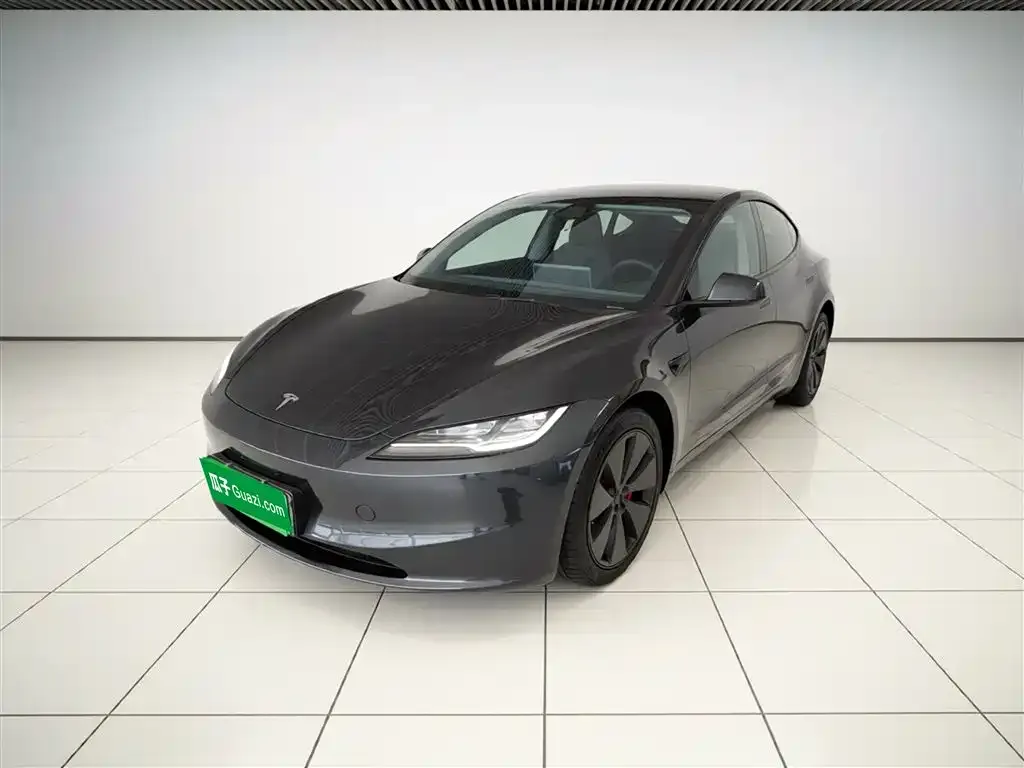 Tesla Model 3 — фото 1