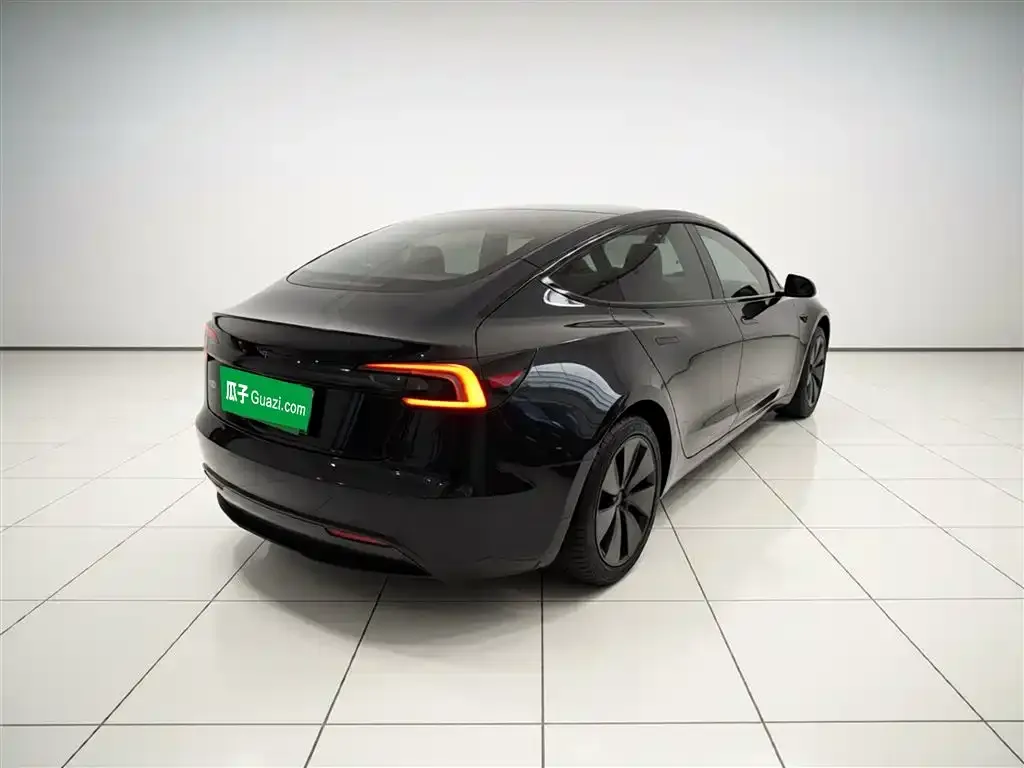 Tesla Model 3 — фото 4