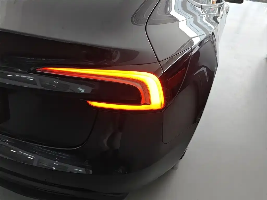 Tesla Model 3 — фото 6