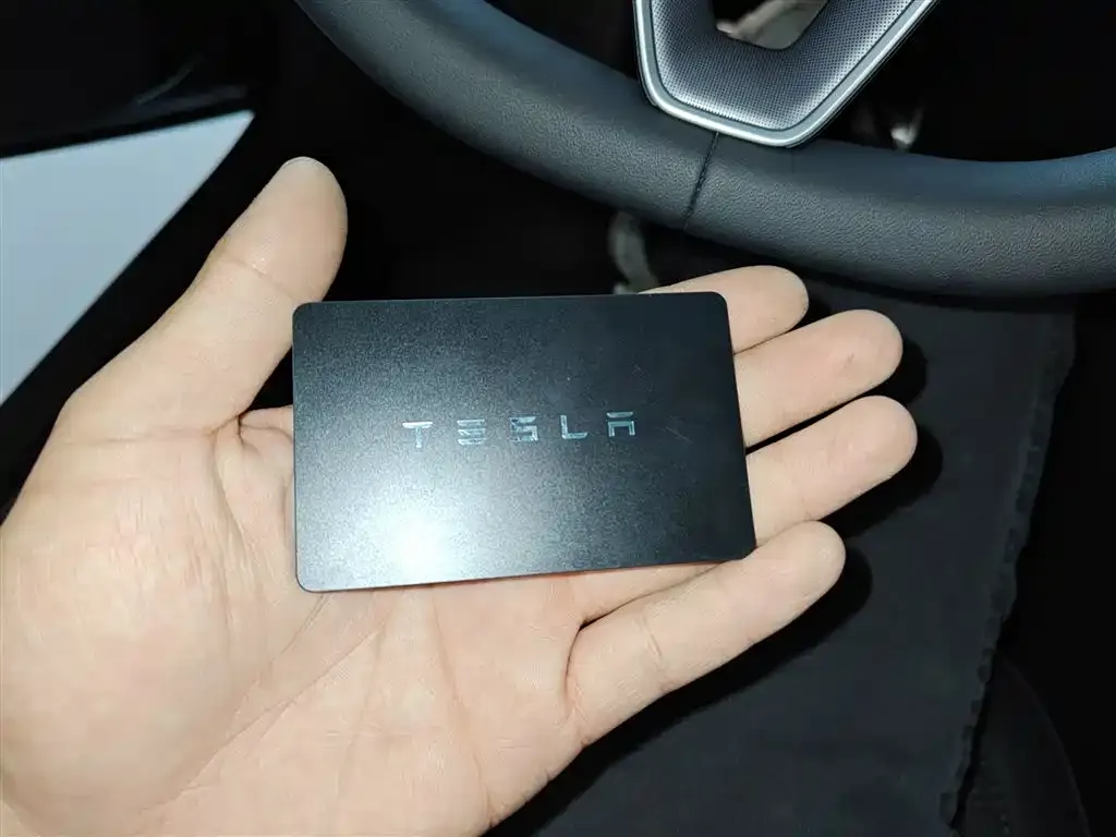 Tesla Model 3 — фото 8