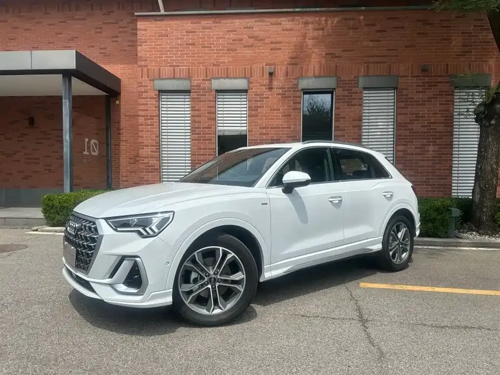 Audi Q3 — фото 1