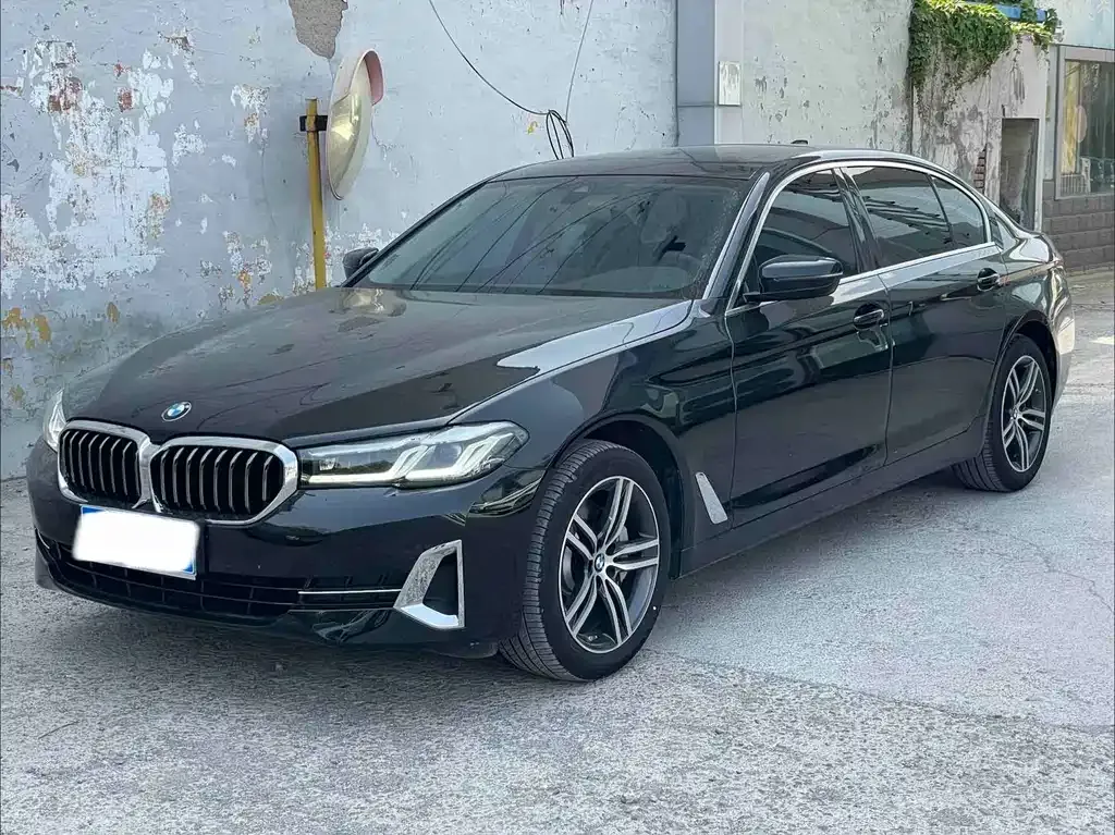 BMW 5 Series — фото 1