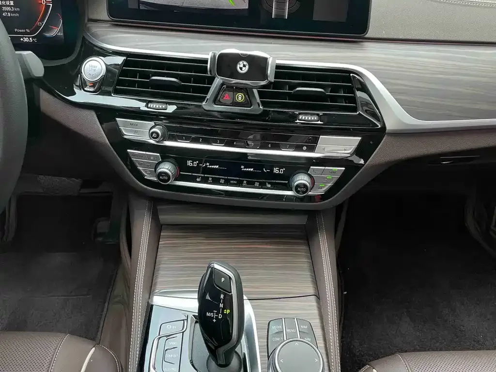 BMW 5 Series — фото 2