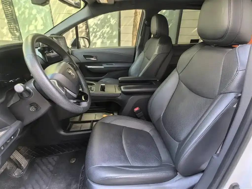 Toyota Sienna — фото 4
