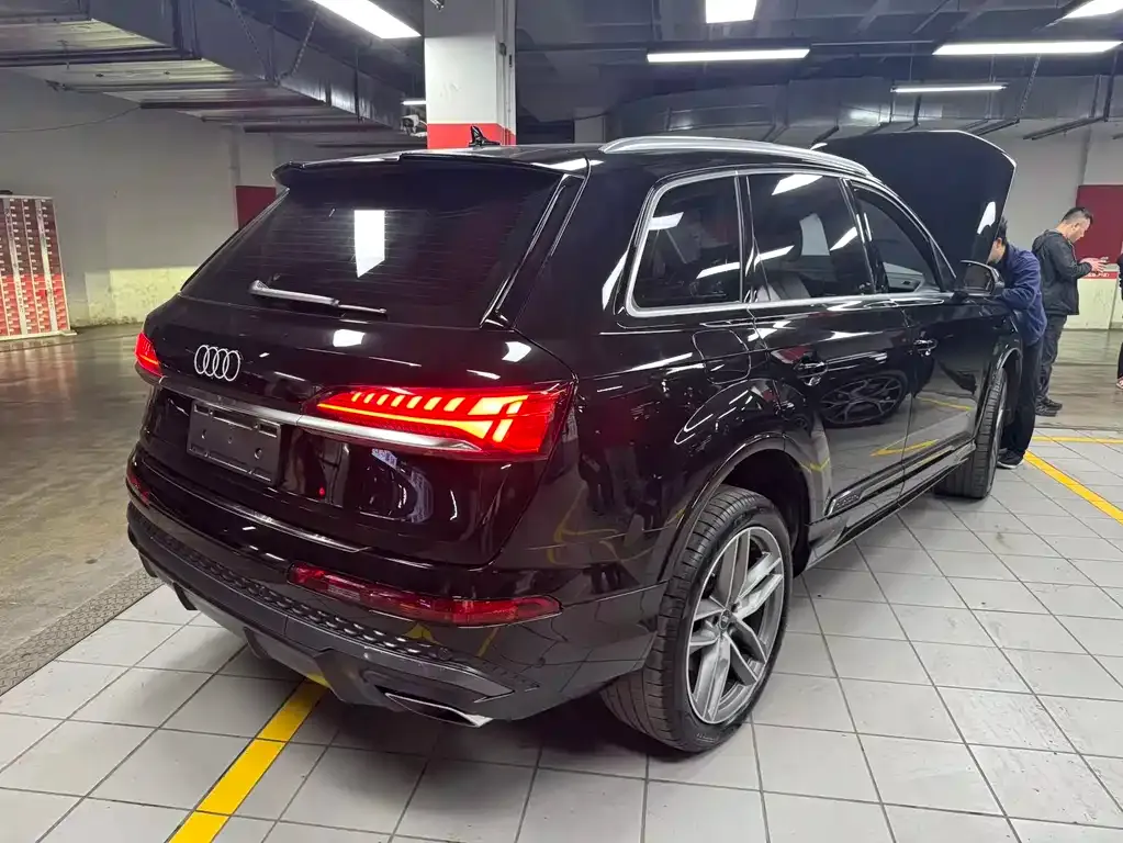 Audi Q7 — фото 5