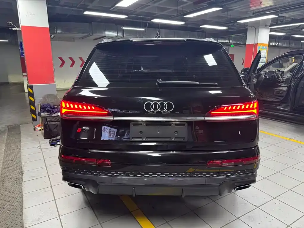 Audi Q7 — фото 10