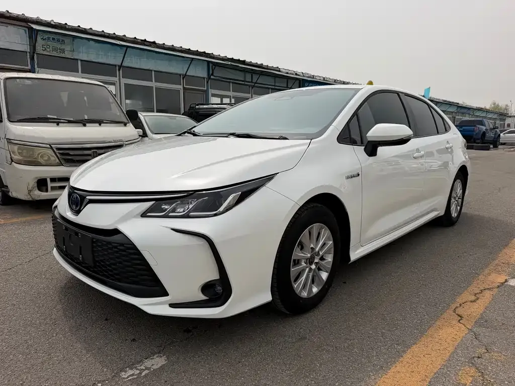 Toyota Corolla — фото 1