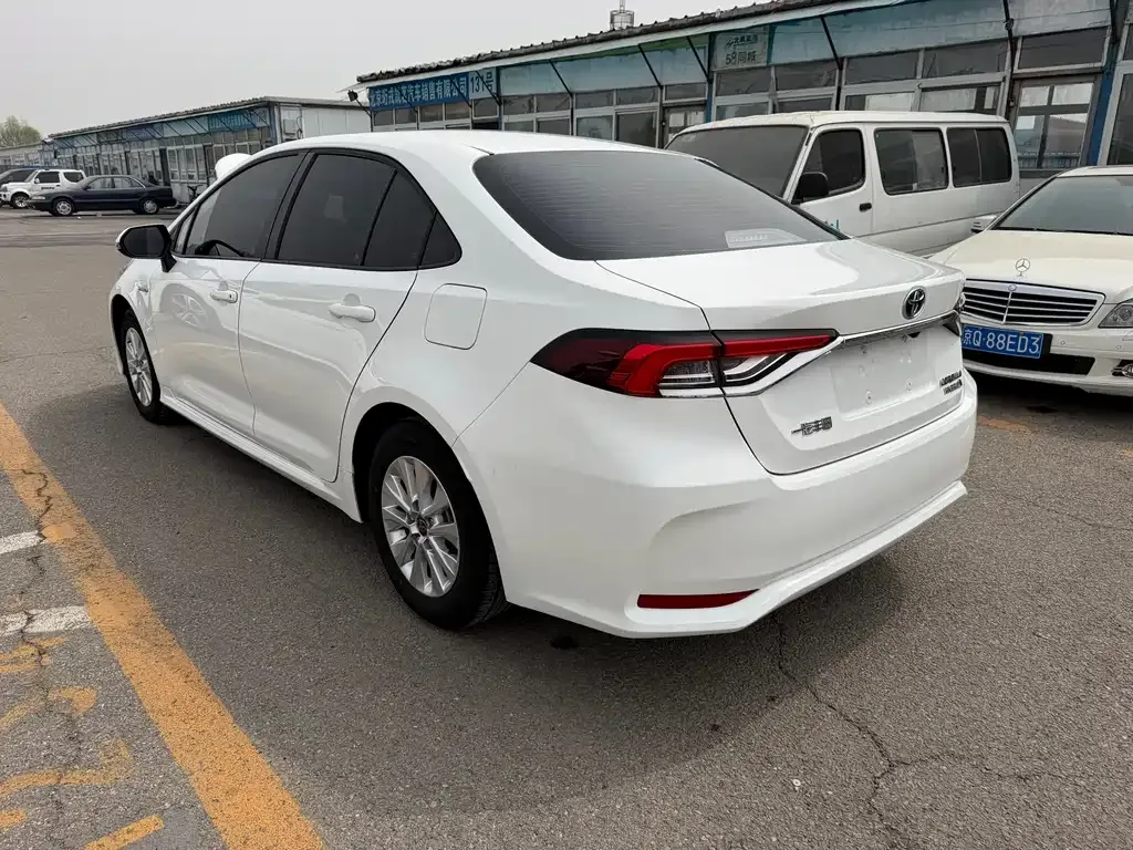 Toyota Corolla — фото 9