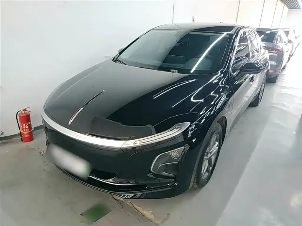 Hongqi E-QM5 — фото 1