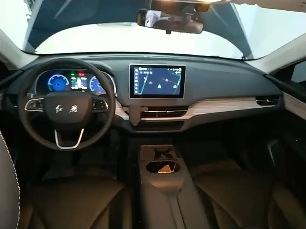 Hongqi E-QM5 — фото 2
