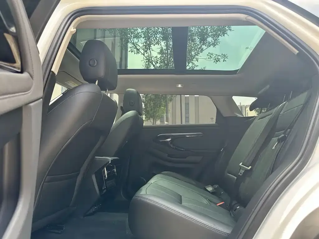 Land Rover Evoque PHEV 2023 из CN, фото 2