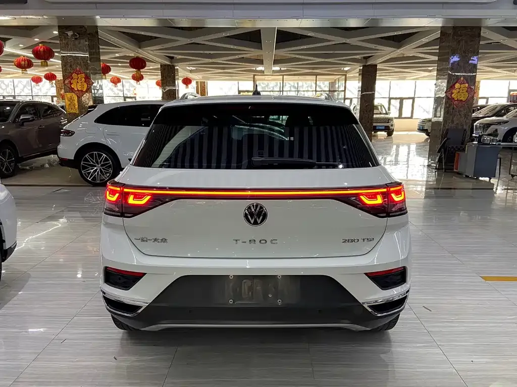 Volkswagen T-Roc — фото 9