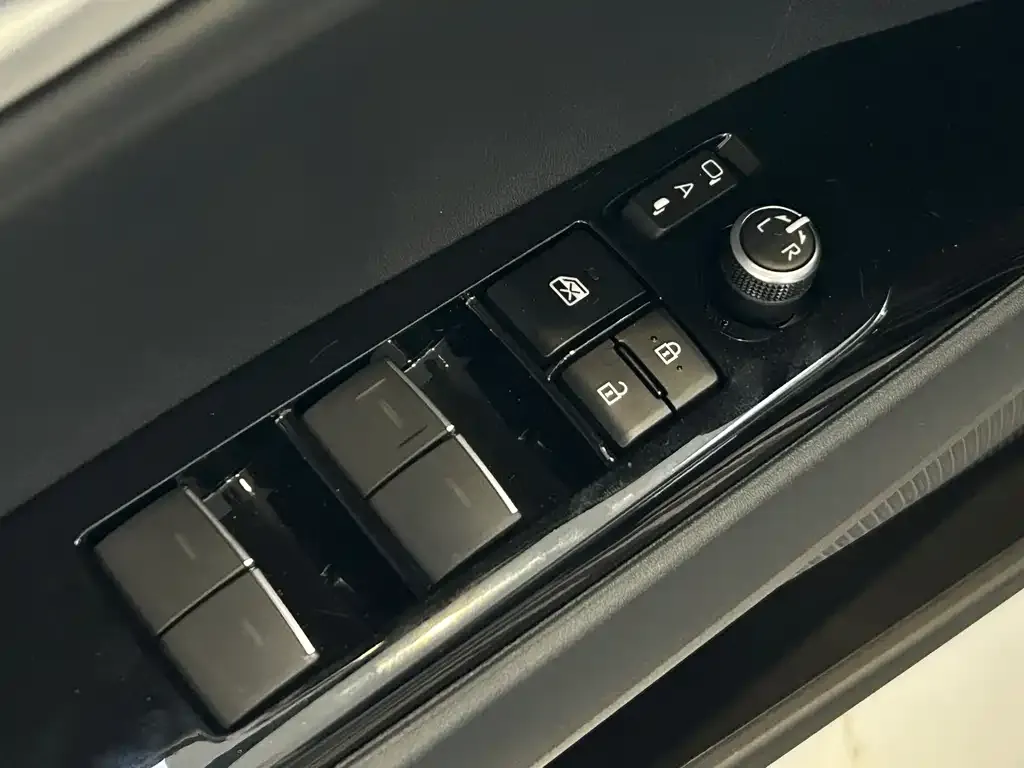 Toyota Camry — фото 6