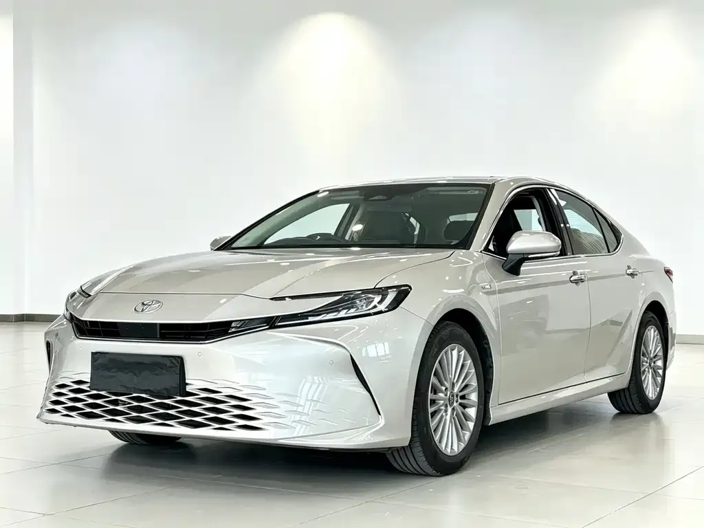 Toyota Camry — фото 5
